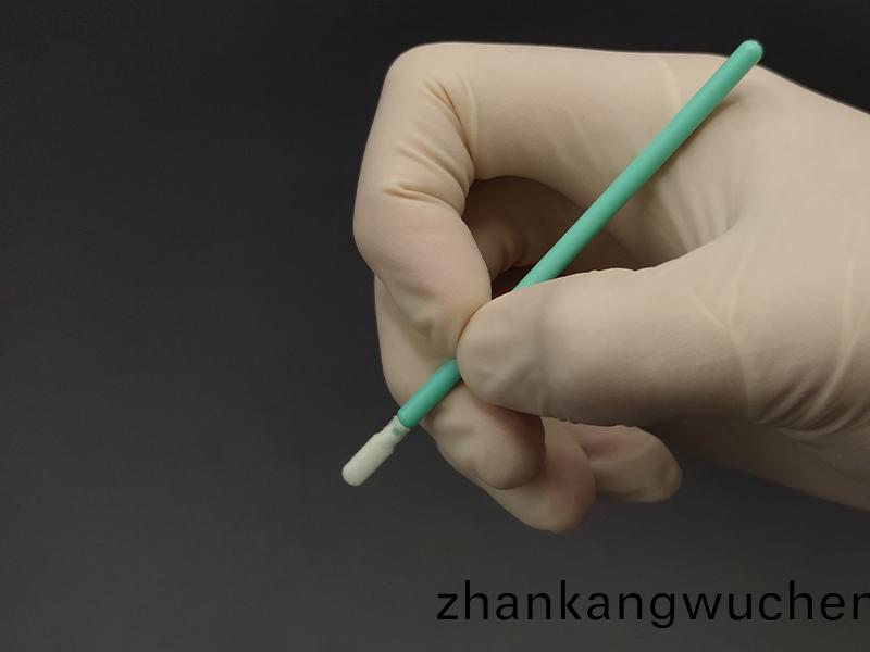 手(shou)持KFS1001海緜(mian)頭無(wu)塵(chen)棉(mian)籤