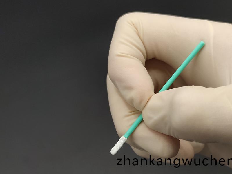 手(shou)持KPS758無(wu)塵(chen)佈小(xiao)扁(bian)頭淨化棉籤(qian)