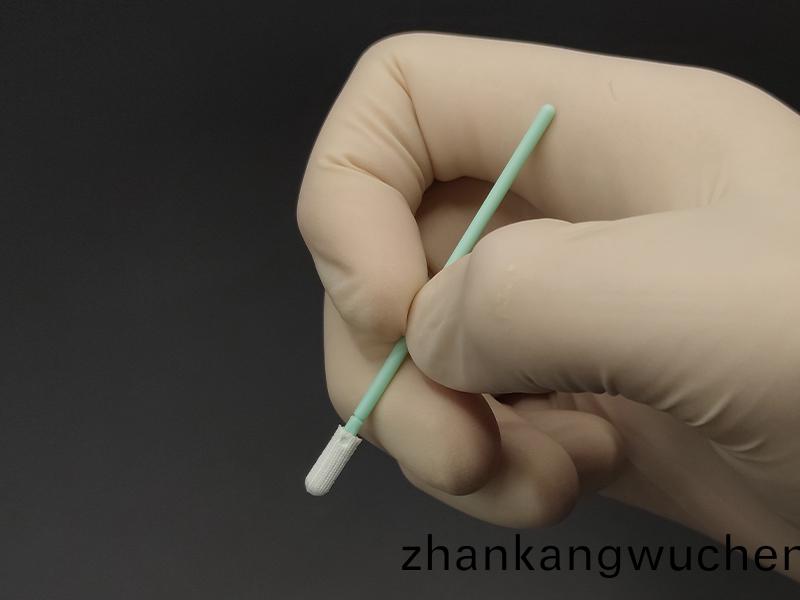 手(shou)持KPS7007-12細桿佈頭(tou)無(wu)塵棉(mian)籤(qian)