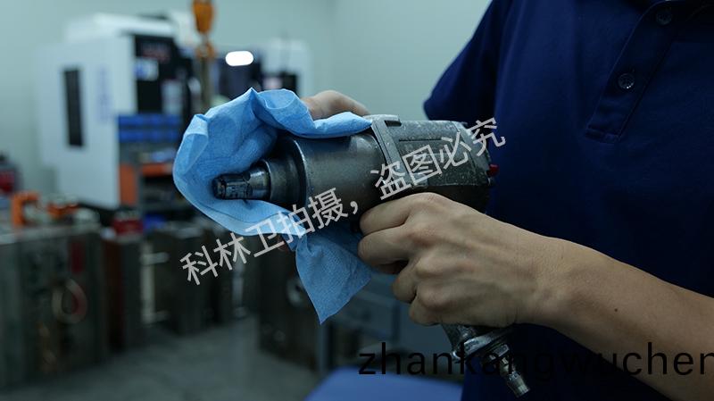 工業(ye)擦拭佈材(cai)質(zhi)類(lei)型咊(he)應用場(chang)景(jing)