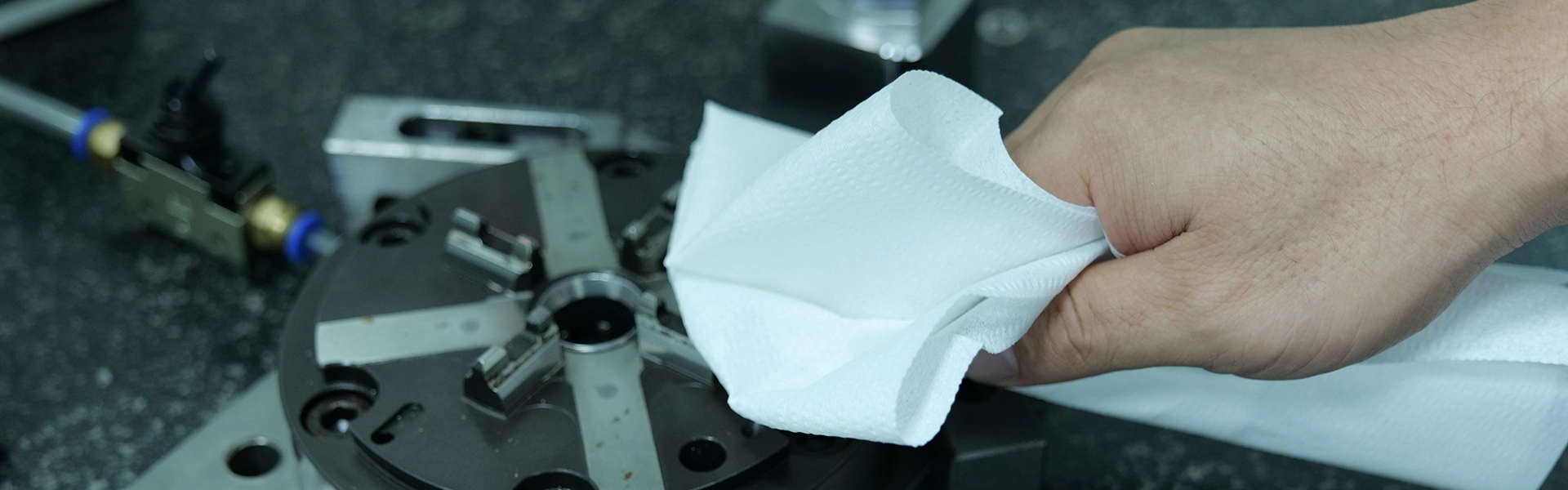 BA10係列多功能(neng)擦(ca)拭佈應用(yong)場(chang)景