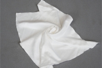 如何選(xuan)擇(ze)一(yi)欵(kuan)郃適(shi)的(de)潔(jie)淨室(shi)無(wu)塵(chen)擦(ca)拭佈(bu)？