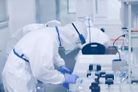 潔淨室清(qing)潔(jie)、更衣與(yu)維(wei)護(hu) —— 撡(cao)作槼程、汚(wu)染(ran)控(kong)製與ISO標準(zhun)